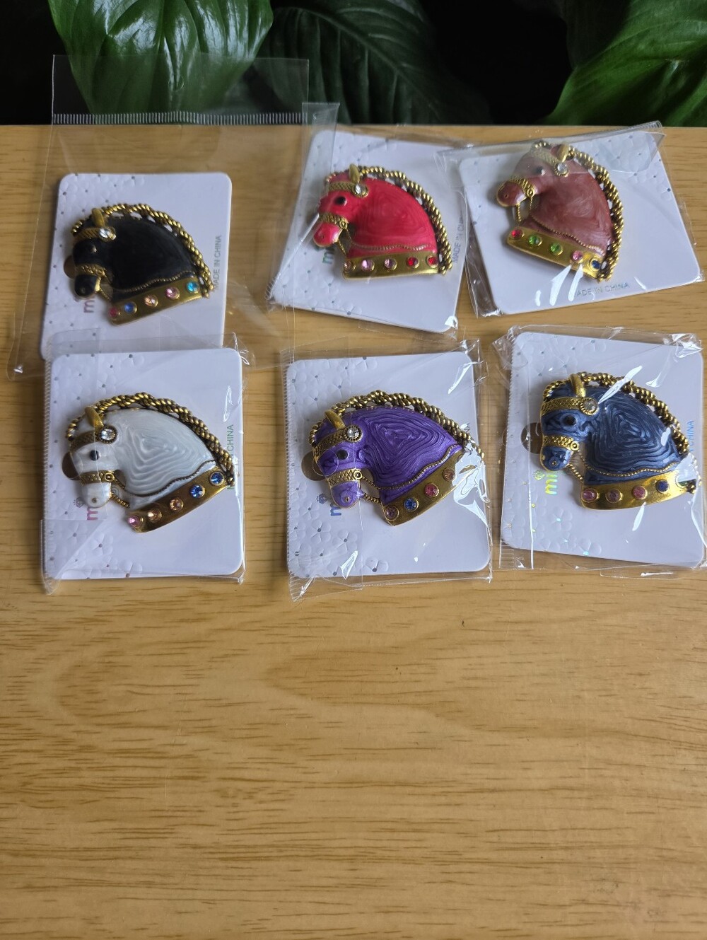 Horse Brooches Set Of 6 Assorted